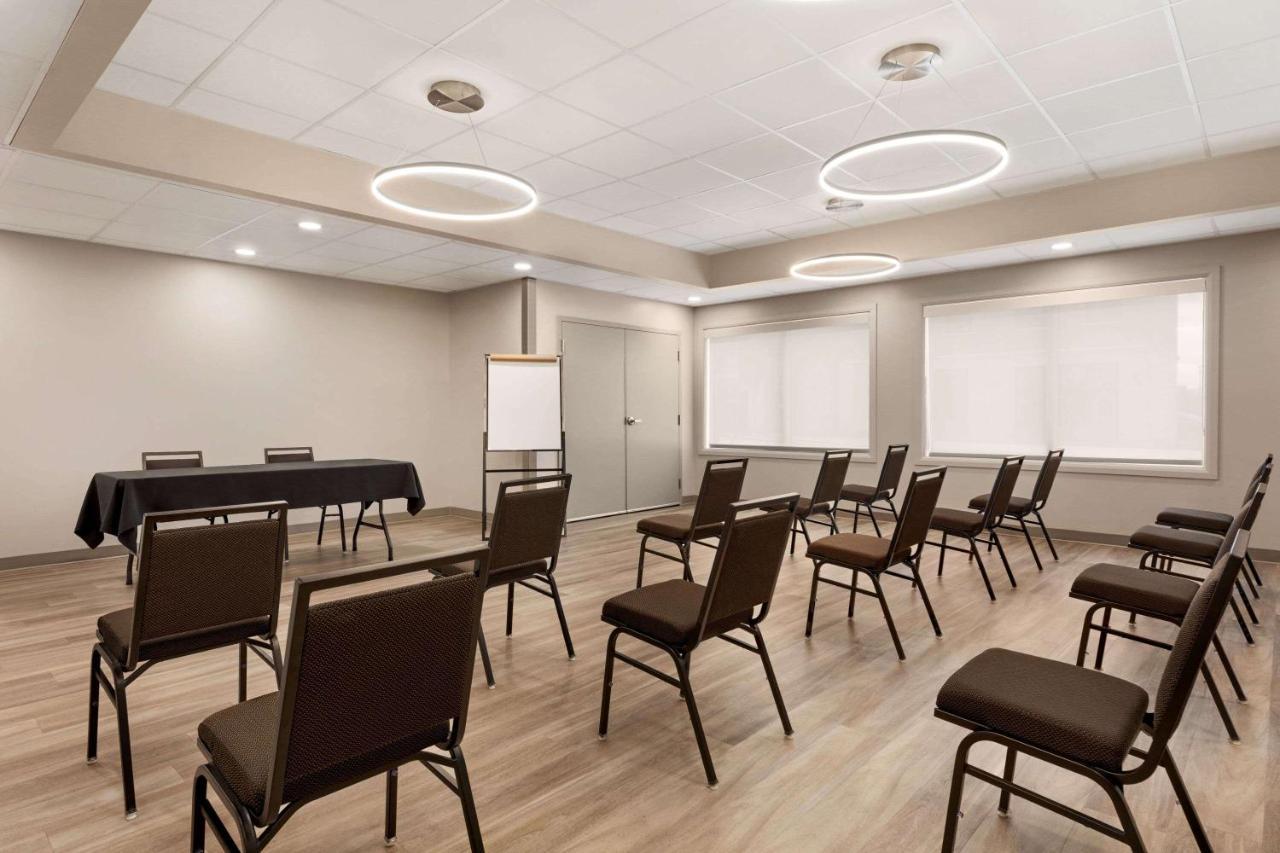 Microtel Inn Suites By Wyndham Lac-Mégantic 외부 사진