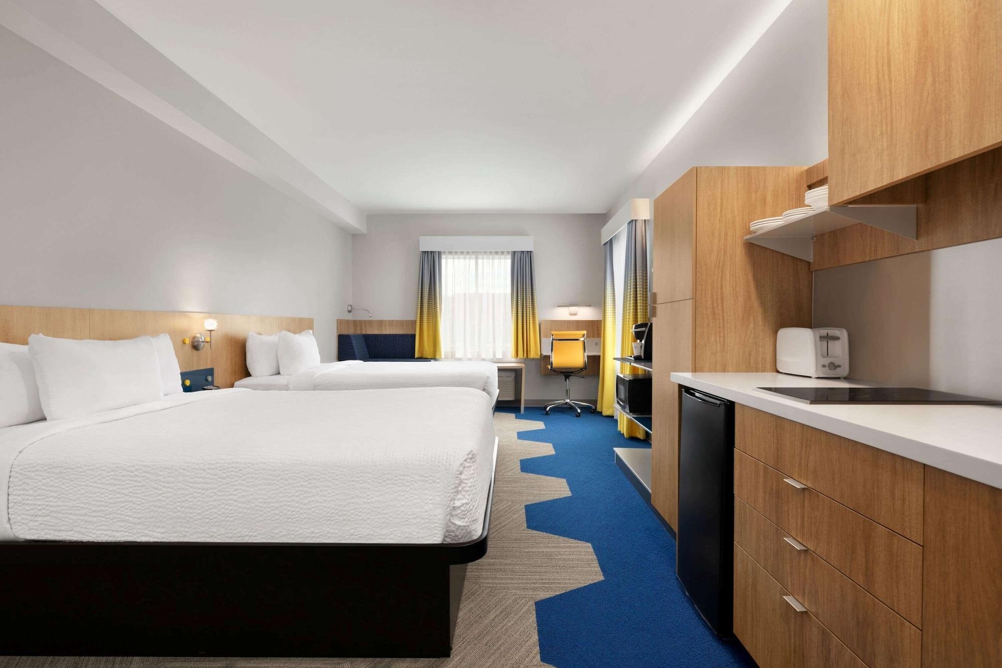 Microtel Inn Suites By Wyndham Lac-Mégantic 외부 사진